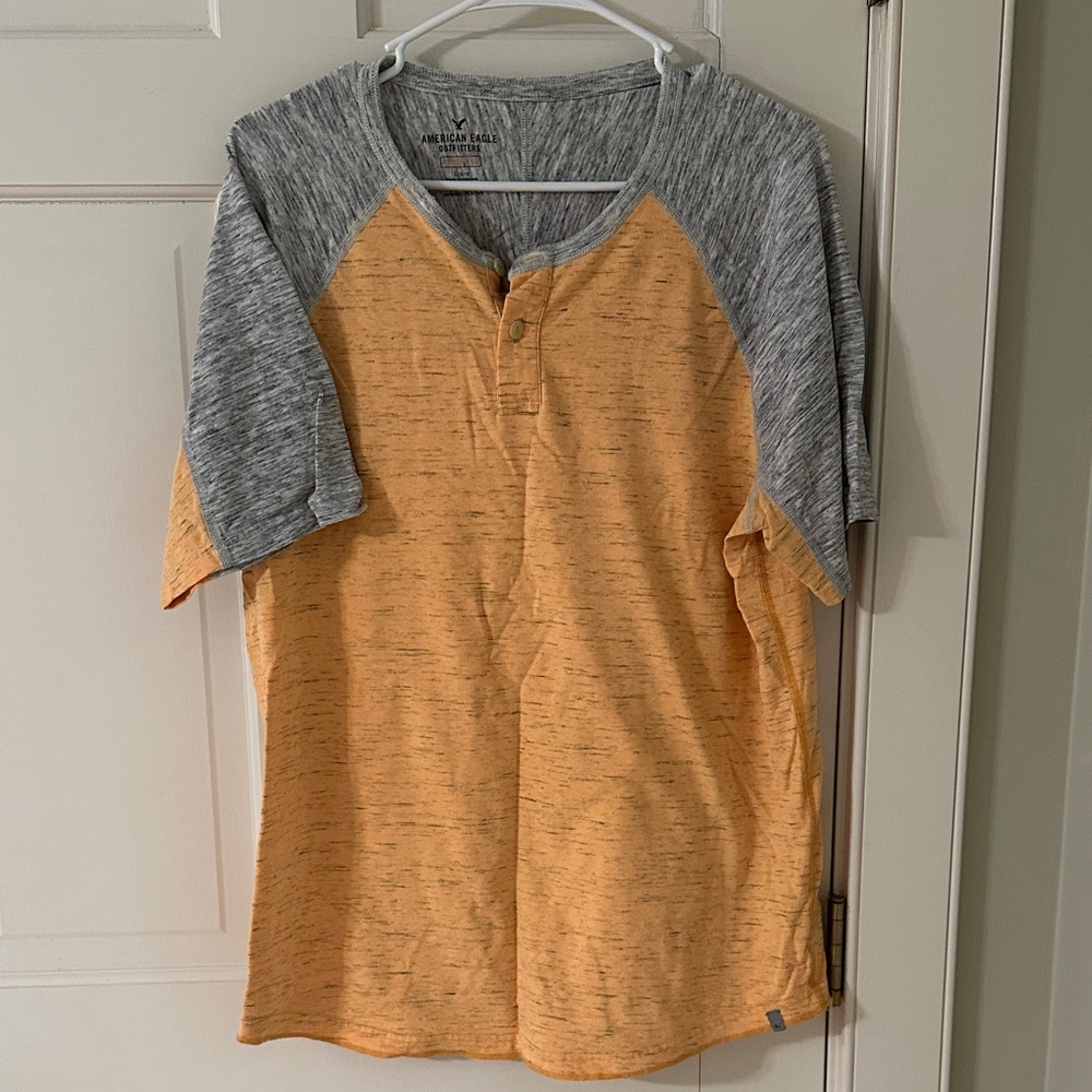 American Eagle Outfitters Gray and Orange Short Sleeve Tee